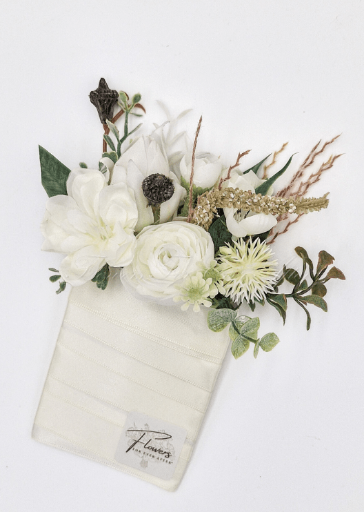 Artificial wedding cake flower set with faux roses and smaller flowers in separate clusters. For birthday, event and celebration cakes. Made in Melbourne by Flowers For Ever After, shipping Australia and Worldwide.
